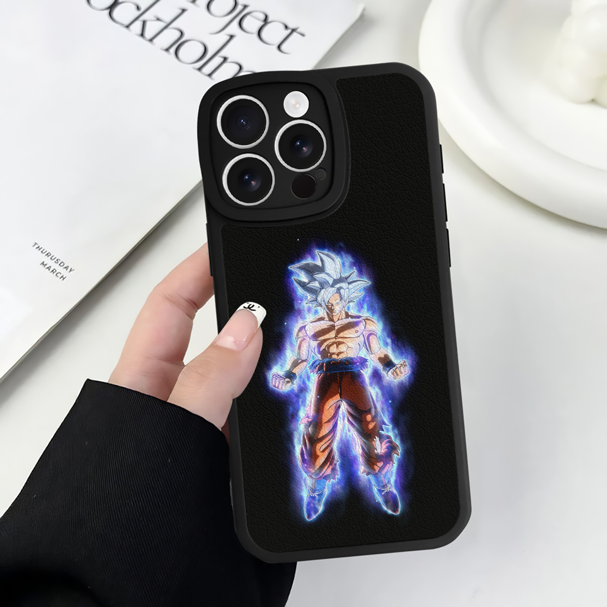 （画像用） ドラゴンボール 孫悟空（そん ごくう）Son Goku カカロット DRAGON BALL Kakarotto 【iPhone 16シリーズ対応】シリコンスマホケース（レザー調） 材質：シリコン